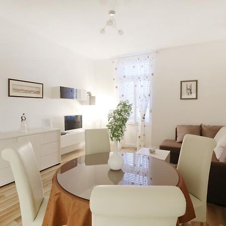 Bay View Apartment Zara Esterno foto
