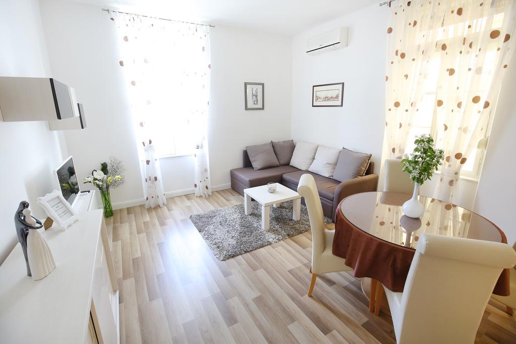 Bay View Apartment Zara Esterno foto