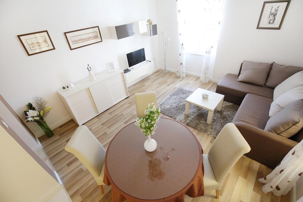 Bay View Apartment Zara Esterno foto