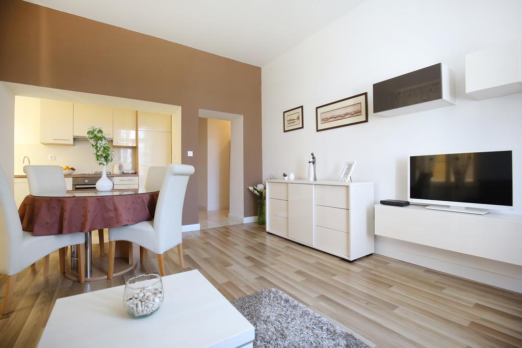 Bay View Apartment Zara Esterno foto