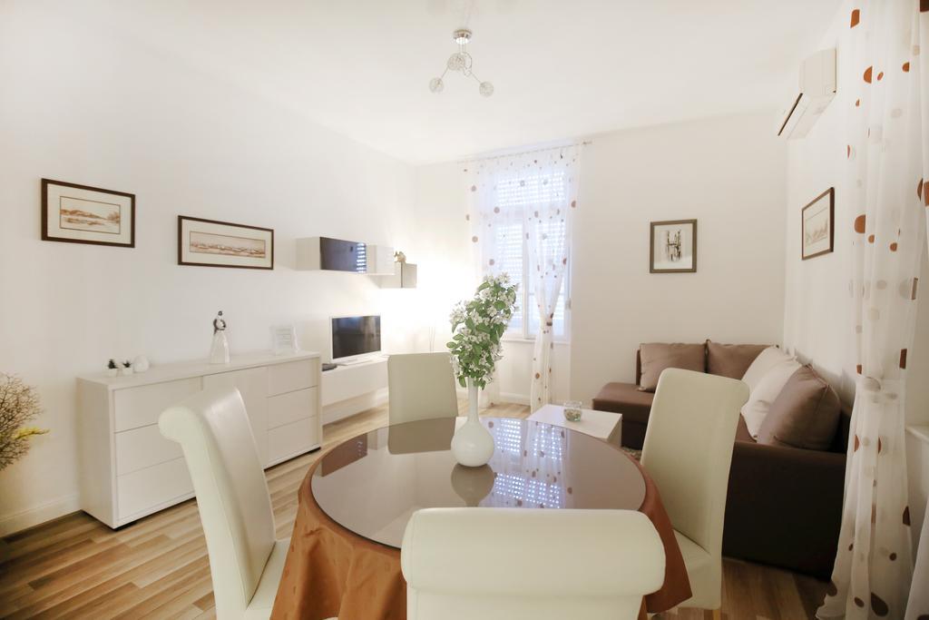 Bay View Apartment Zara Esterno foto